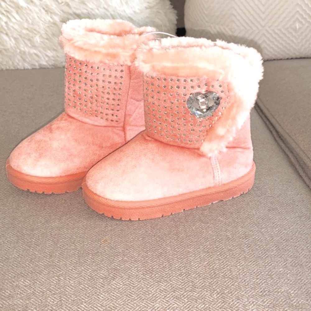 New Pink Ugg Style Boots with rhinestones and fur!! Size 8 Toddlers/girls NWOT